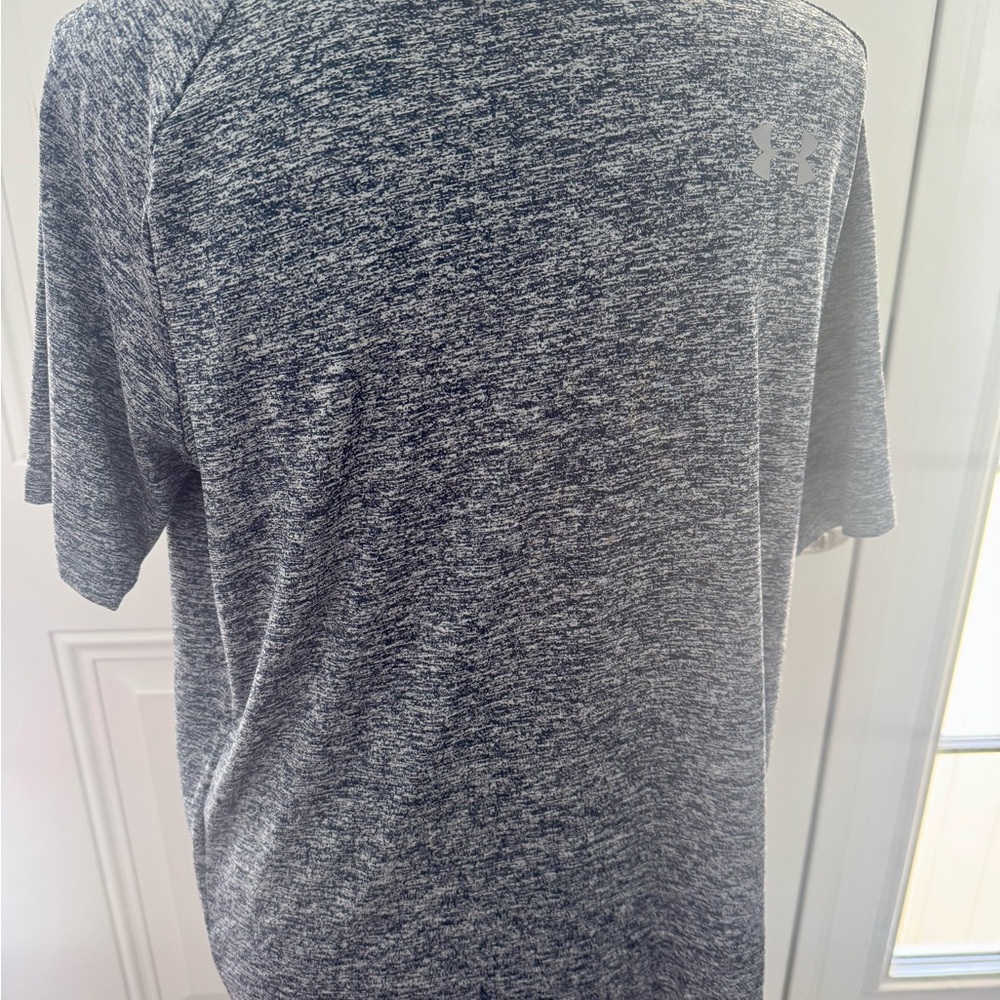 Under Armour Camiseta Tech Mens T-Shirt Gray Crew Neck Short Sleeve Size M